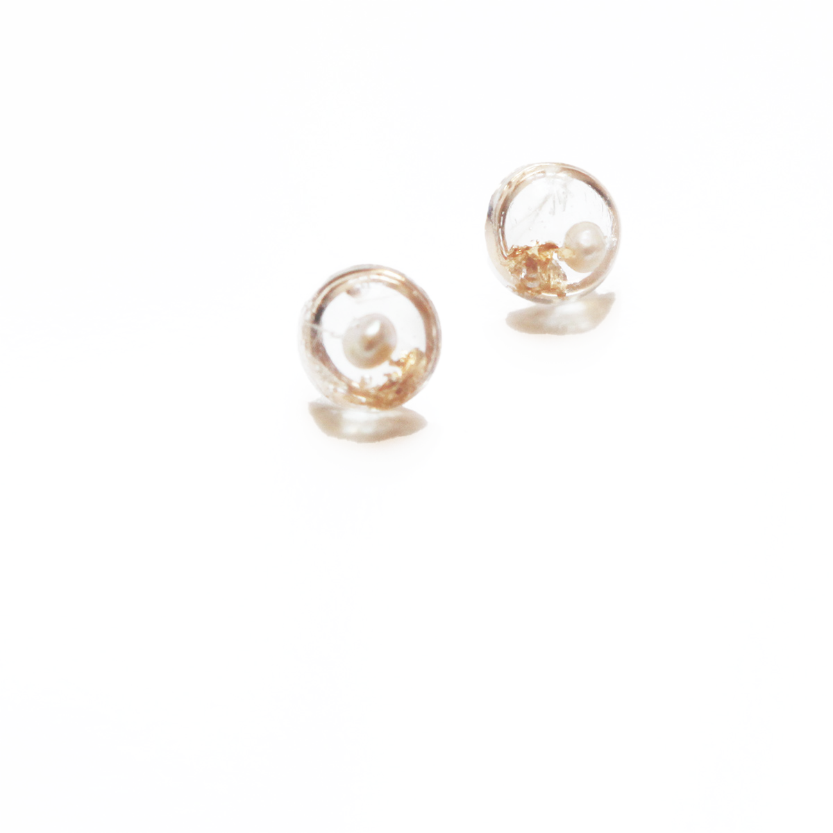 Circle Art Resin earring with pink small freshwater pearl and gold leaf,  14k gold filled